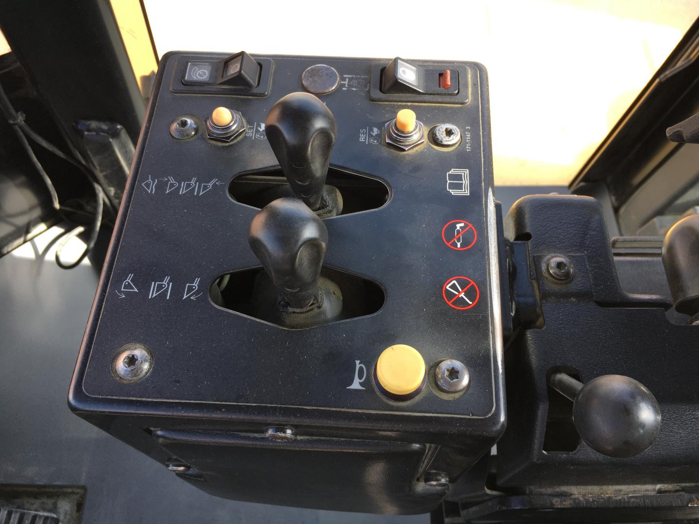 ./imagenes/INVOICE/2019/16760/CARGADOR FRONTAL 988G (44).JPG